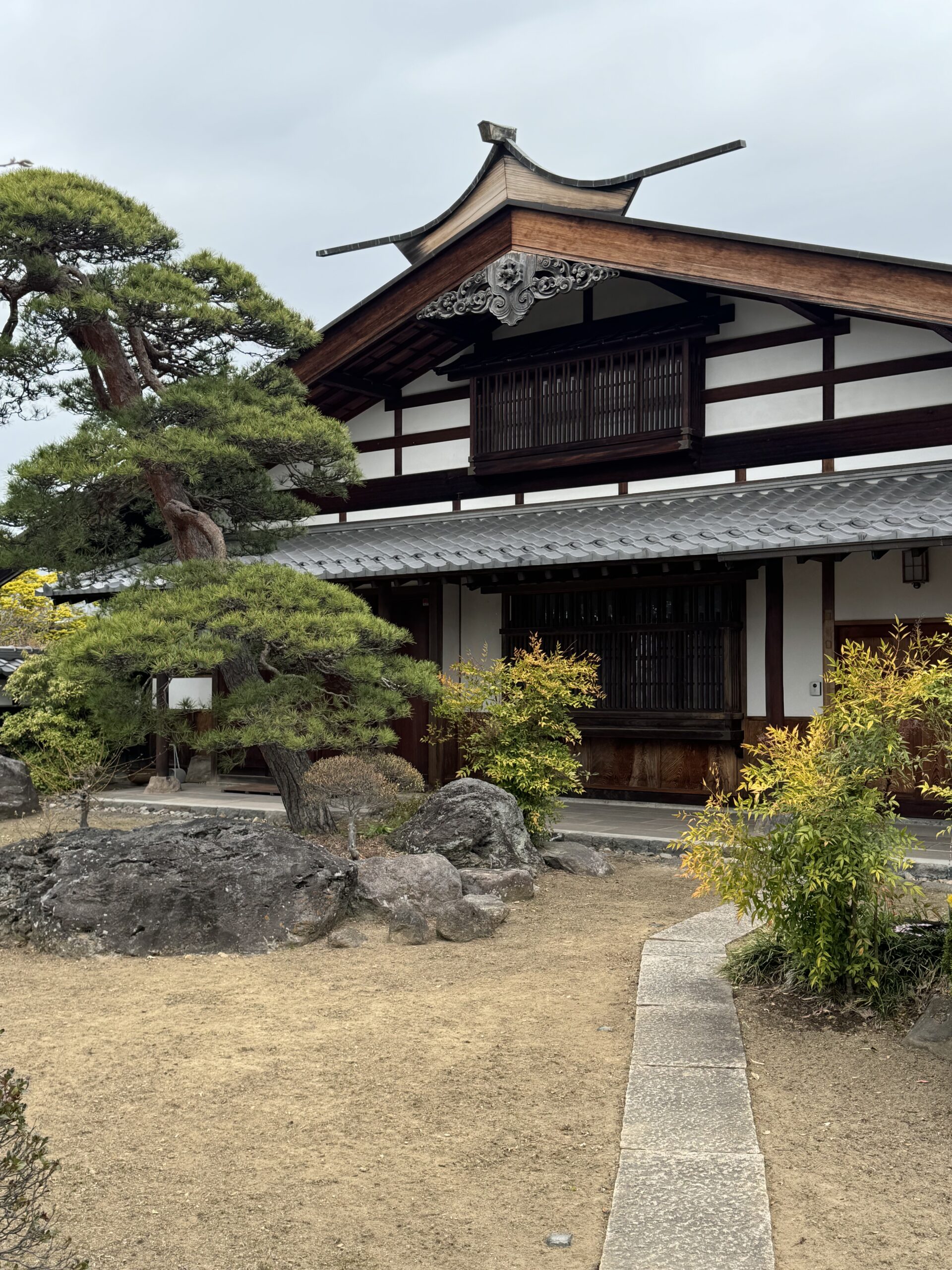 山海美庵オープン記念ー篠田桃紅作品展ー桃紅手描きの着物を初